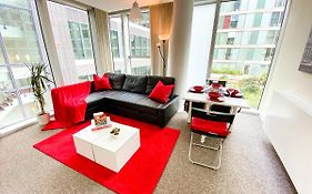 City Centre Apartment - Free Parking, Fast Wifi, Smart Tv With Netflix And Xbox By Yoko Property